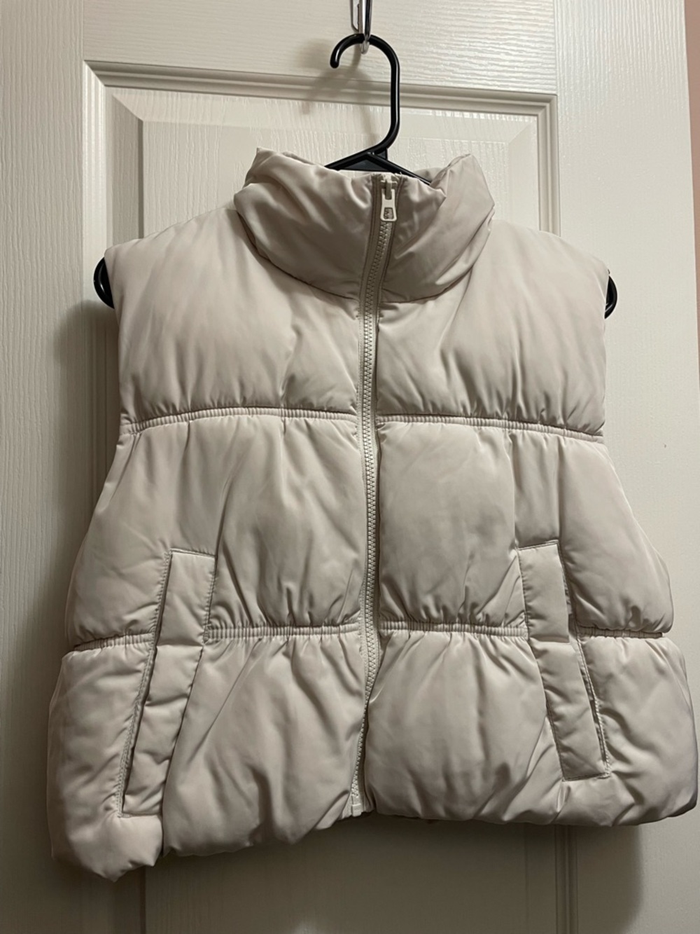 H&M Cropped Off-White Puffer Vest